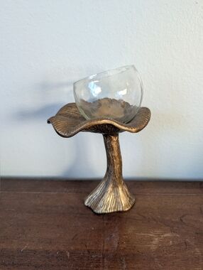 Unique Mushroom Decorative Stand And Glass Plant Pot